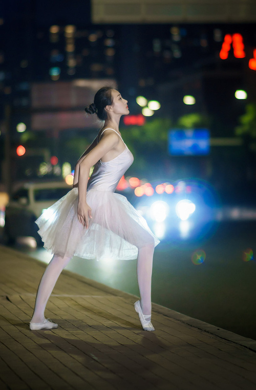 爱游戏app下载-塞维利亚能否在双线作战中取得突破，塞维利亚实力