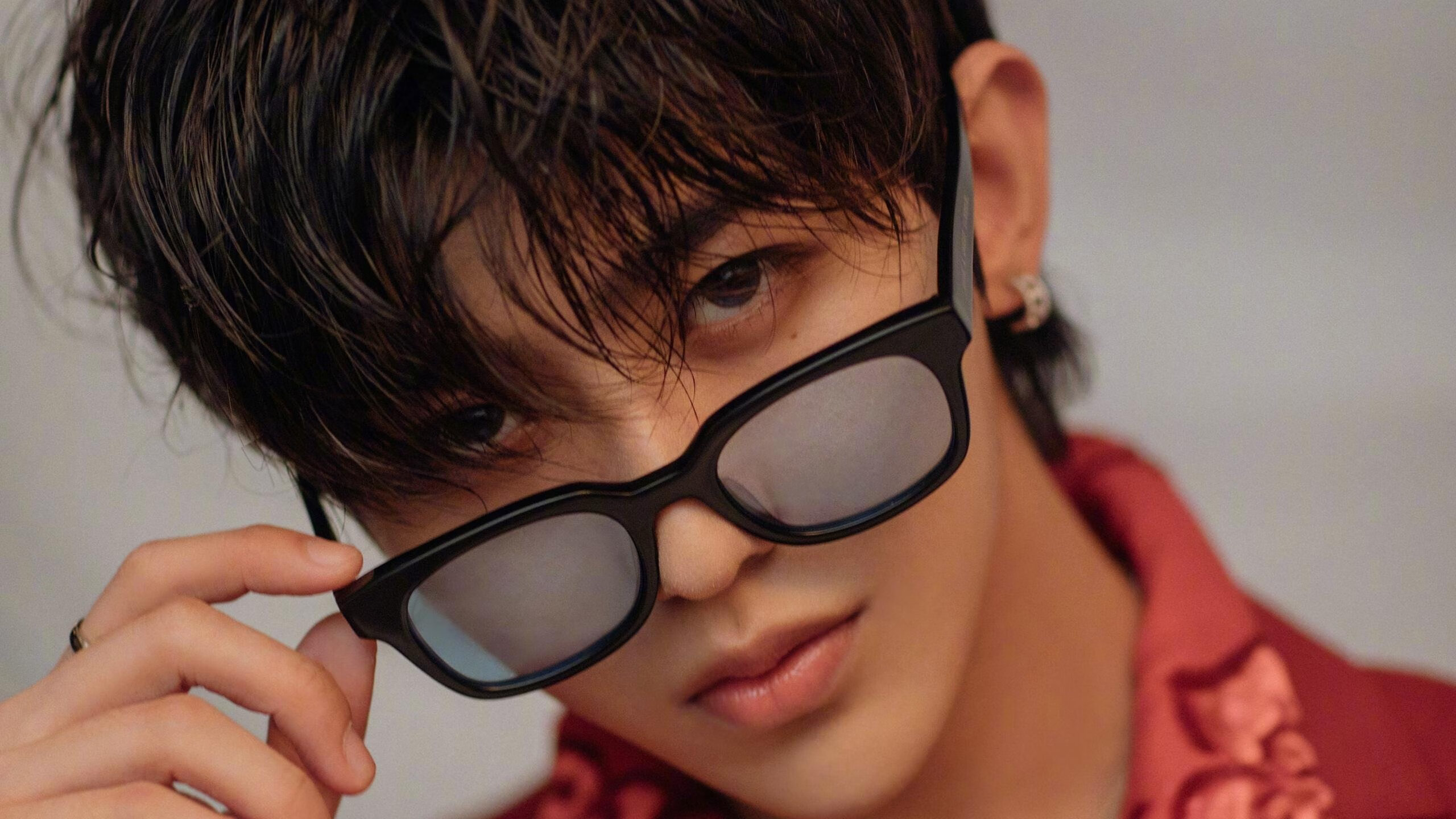 爱游戏电竞官网-伊朗骑手阿里·巴赫蒂亚里在巴黎奥运会上与“Shahram”马匹共同参赛，尽管因马匹受伤被迫退出，但展现了坚强意志。