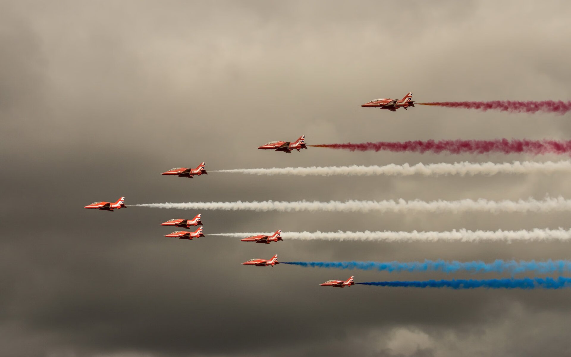 场馆设施翻新完成比赛场地改造计划推进,场馆设计方案