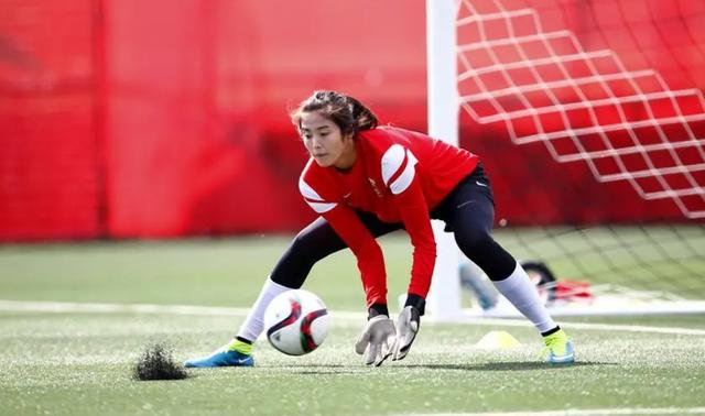 爱游戏体育:中国女足门将赵丽娜“明明可以靠脸吃饭，却偏要靠实力”！的简单介绍
