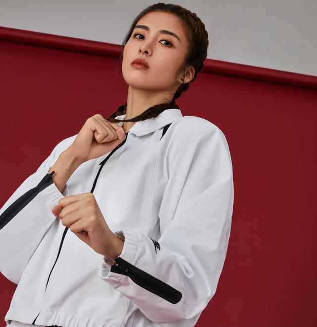 爱游戏体育:中国女足门将赵丽娜“明明可以靠脸吃饭，却偏要靠实力”！的简单介绍