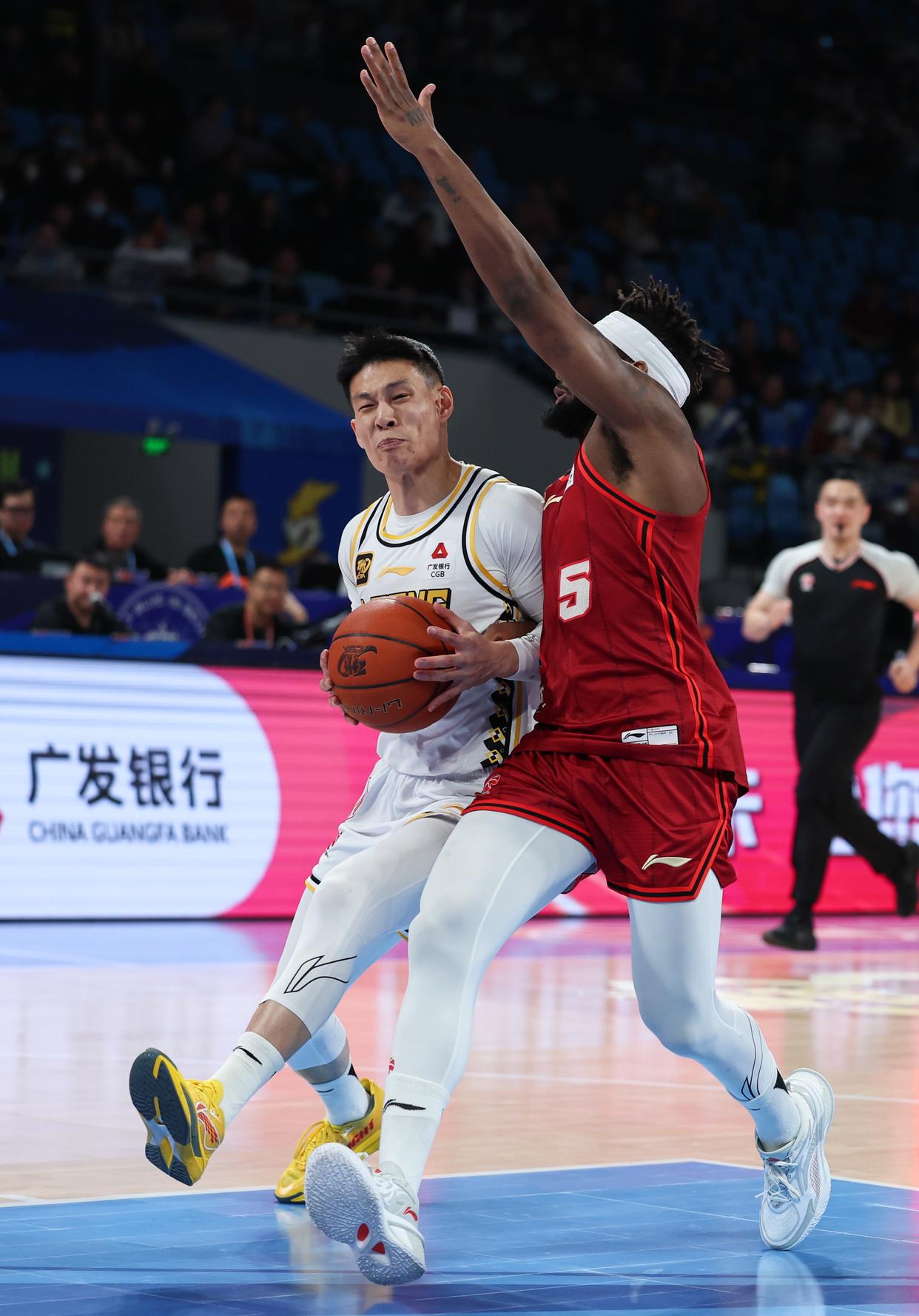 关于爱游戏体育：中国篮球运动员：退役转型，再创辉煌的信息