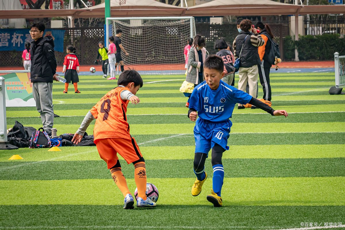 包含爱游戏体育：中国足球国家队新战术“铁桶阵”，训练效果显著的词条