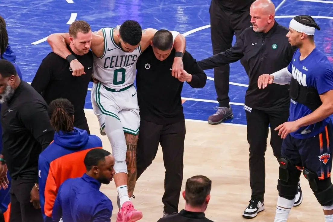 爱游戏体育:凯尔特人队伤病情况:塔图姆脚踝扭伤,出战成疑的简单介绍 爱游戏体育:凯尔特人队伤病情况:塔图姆脚踝扭伤,出战成疑的简单介绍